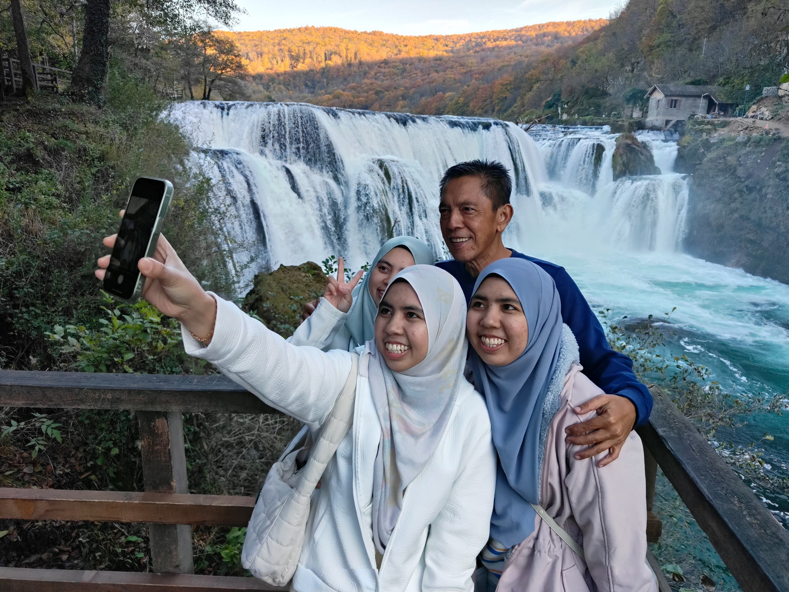 Pakej Balkan 3 Negara 10H7M: Percutian Keluarga